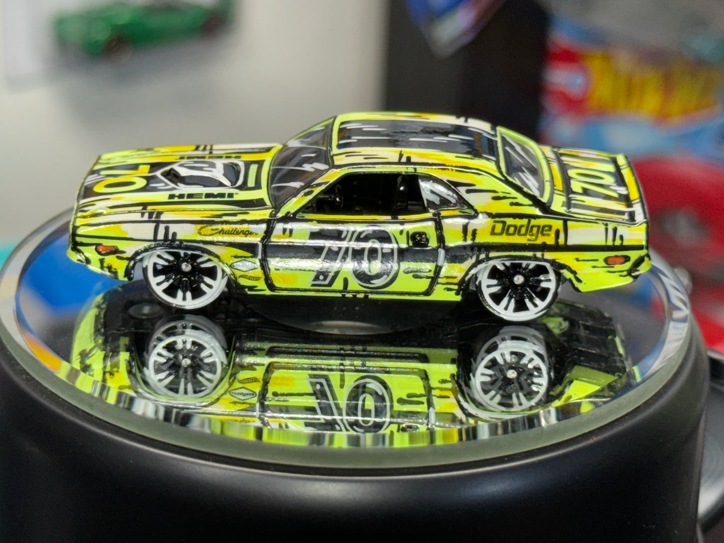 Manga Hot Wheels Neon Speeders 70 Dodge Challenger(1 of 1)