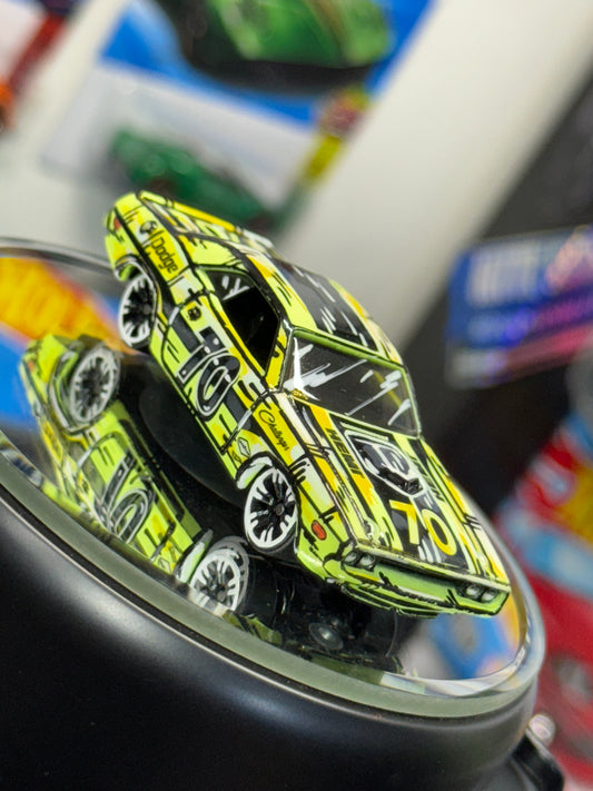 Manga Hot Wheels Neon Speeders 70 Dodge Challenger(1 of 1)