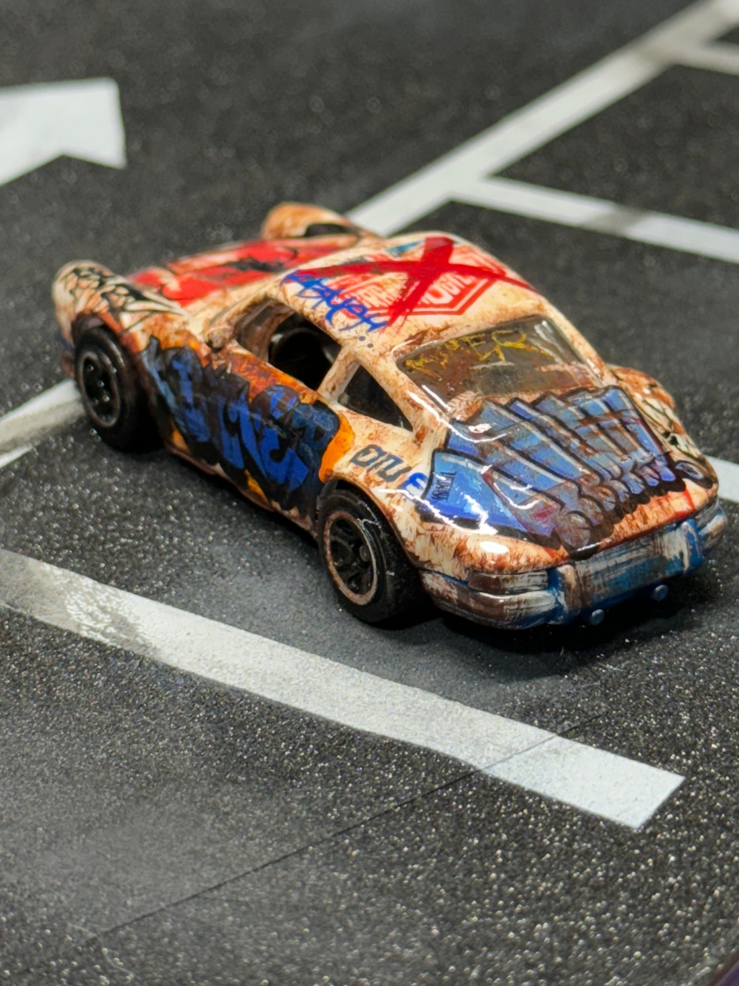 Graffiti Porsche 911 Hot Wheels (1 of 1)