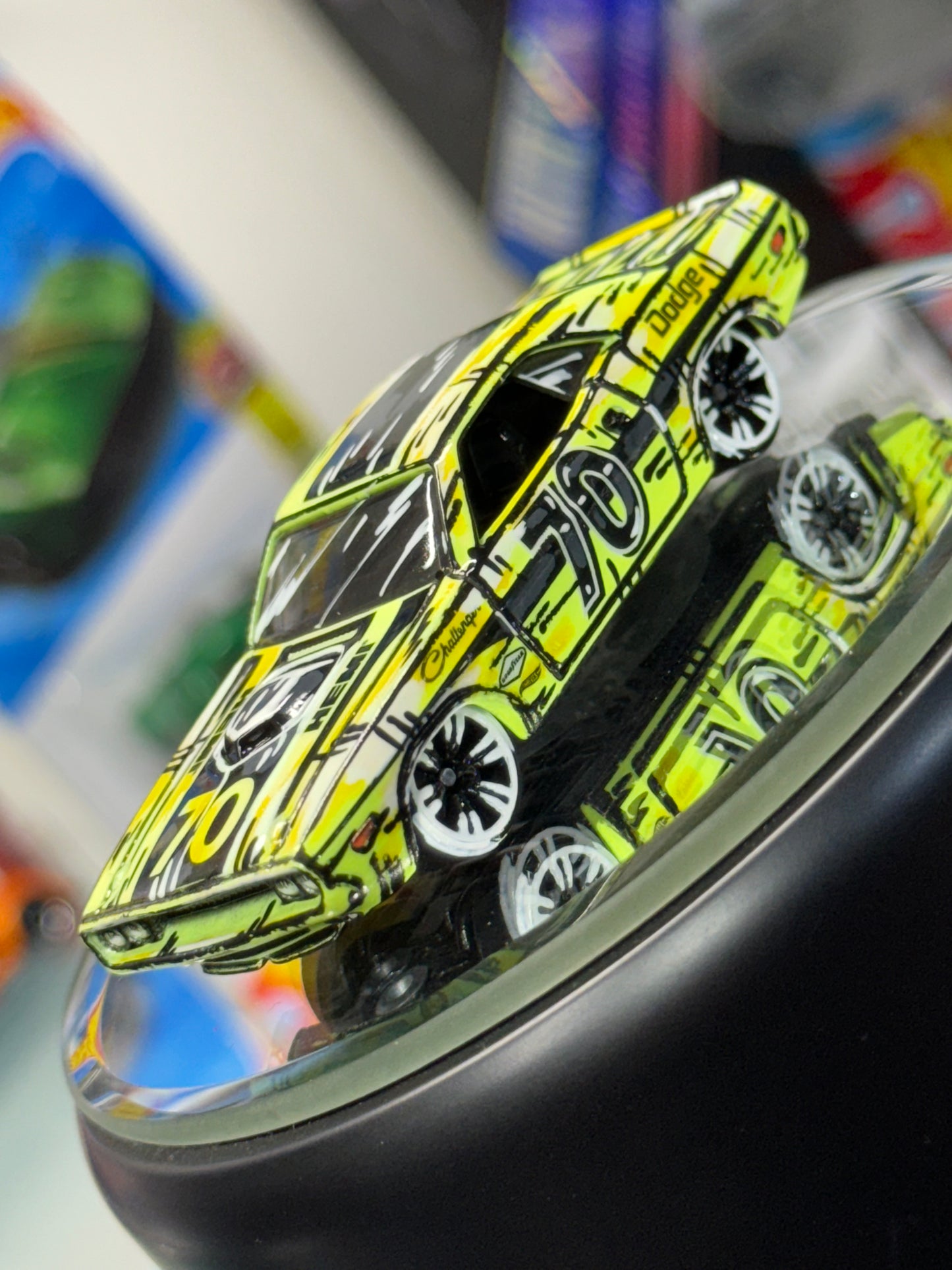 Manga Hot Wheels Neon Speeders 70 Dodge Challenger(1 of 1)
