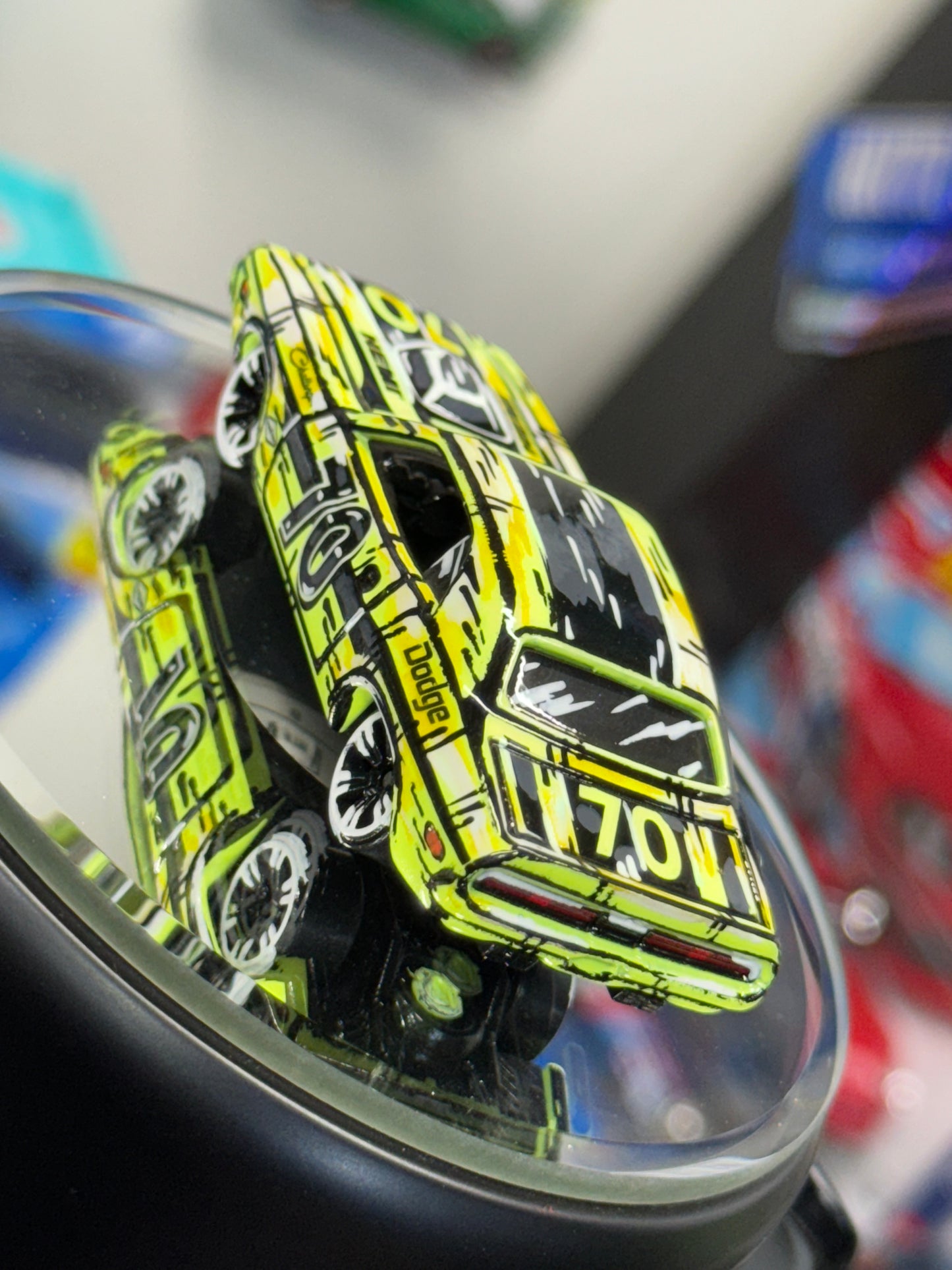 Manga Hot Wheels Neon Speeders 70 Dodge Challenger(1 of 1)