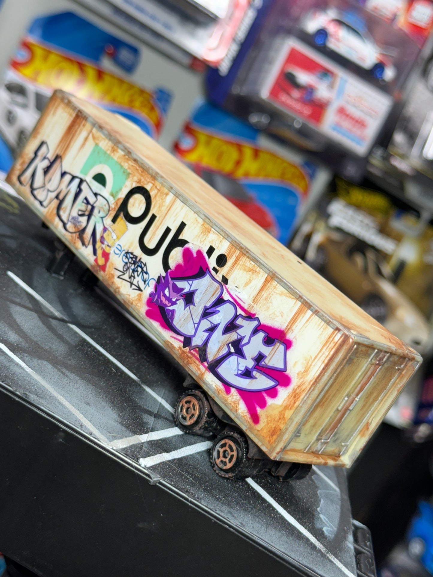 Graffiti Publix Semi Trailer (1 of 1)