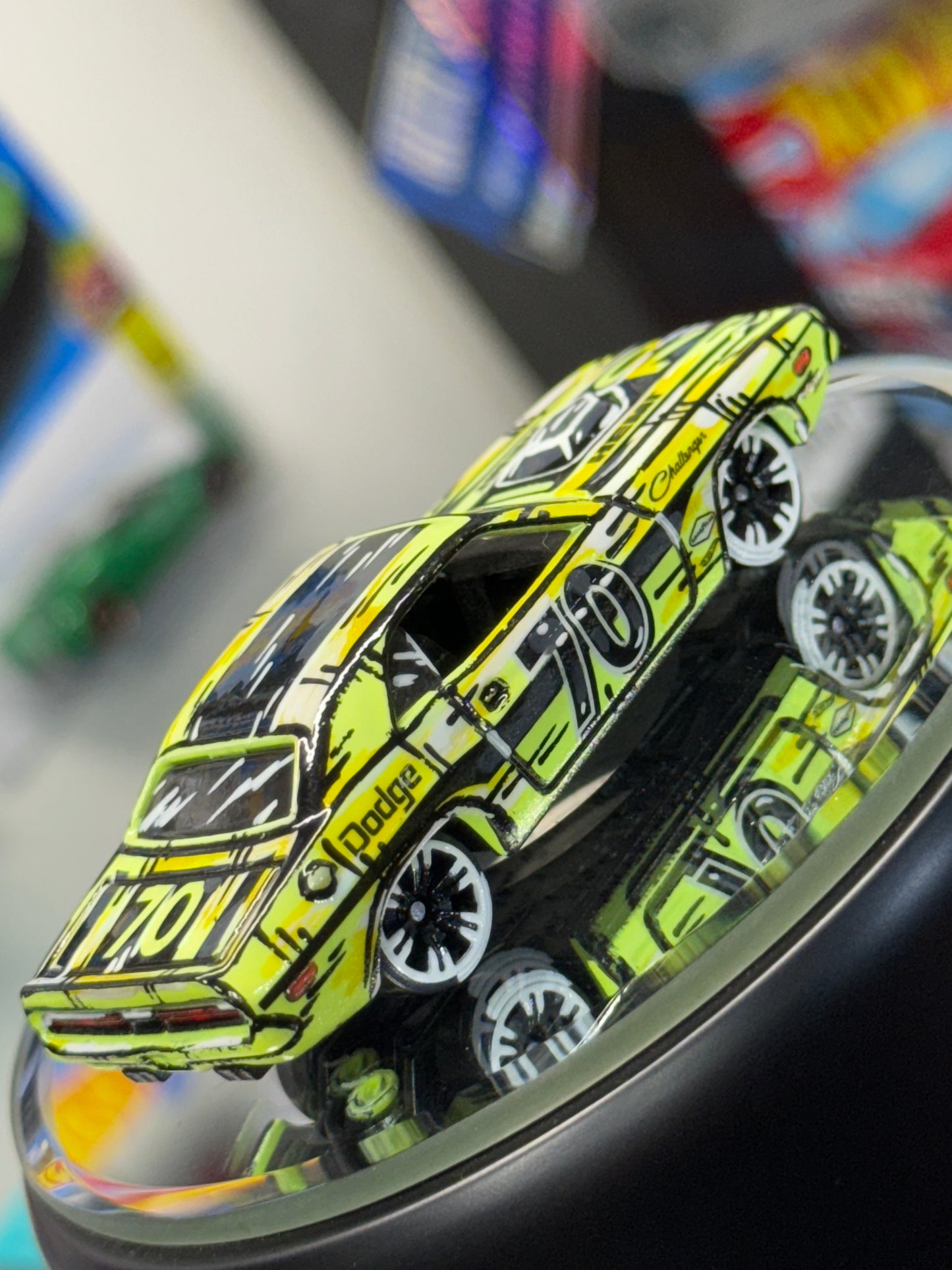 Manga Hot Wheels Neon Speeders 70 Dodge Challenger(1 of 1)